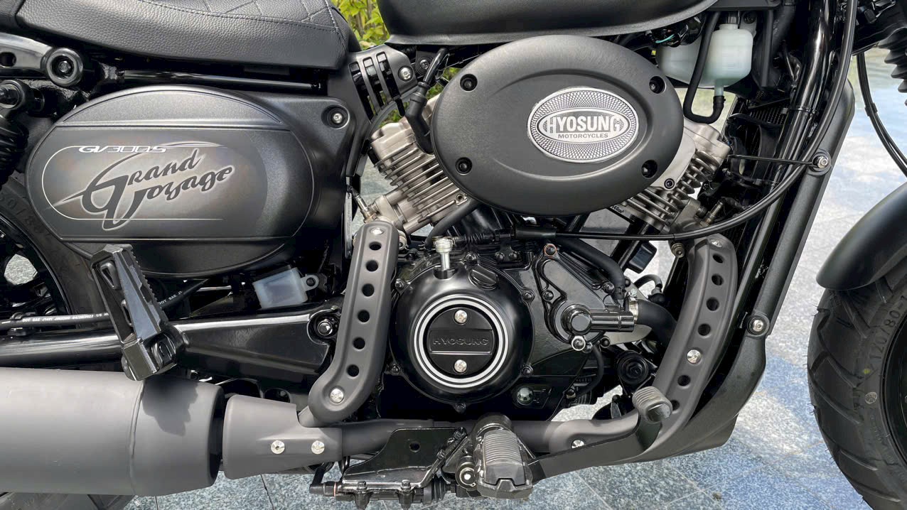 Hyosung GV300S Màu Đen, Thương Hiệu Hàn Quốc Động Cơ V-Twin